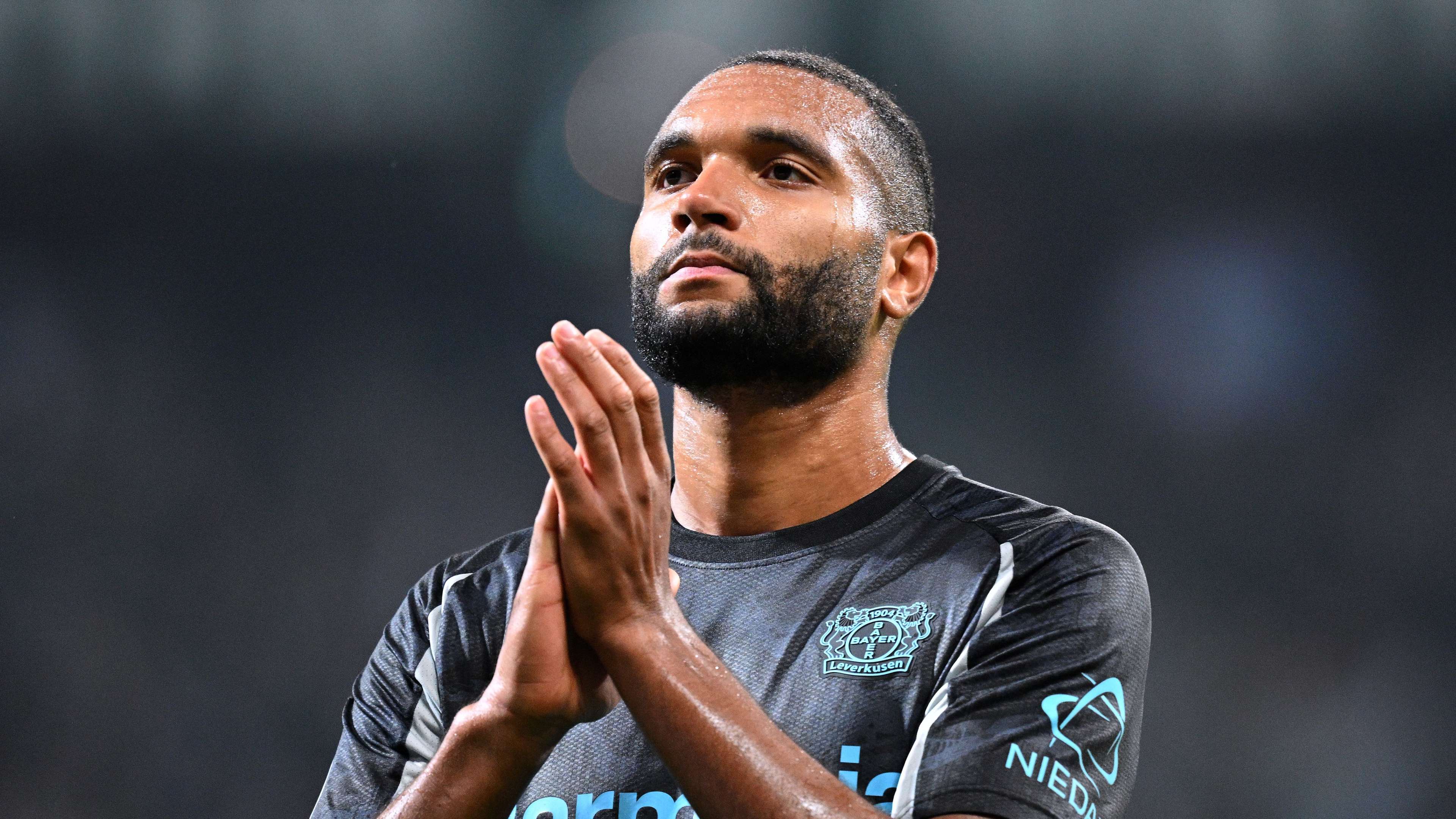 利物浦足球队标的设计演变与历史意义探索