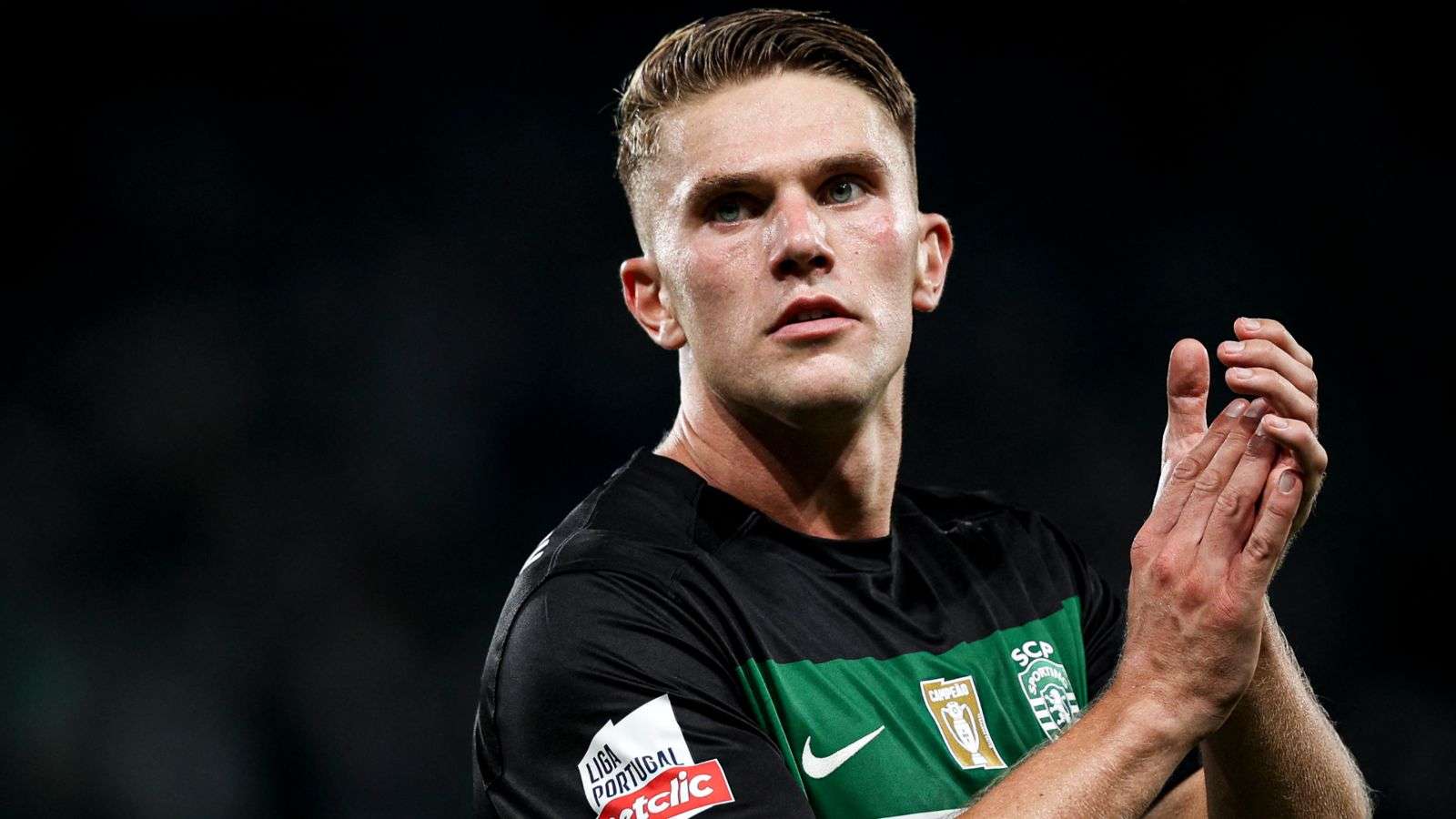 与球迷保持 与球迷保持